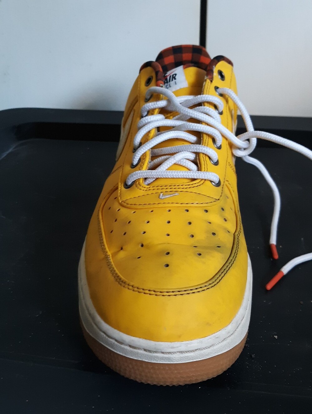 Nike Air Force 1 07 LV8 Varsity Maize Picnic Men 13 SINGLE LEFT SHOE ONLY Flaw